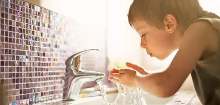 Comment améliorer la qualité de votre eau domestique grâce à des solutions efficaces